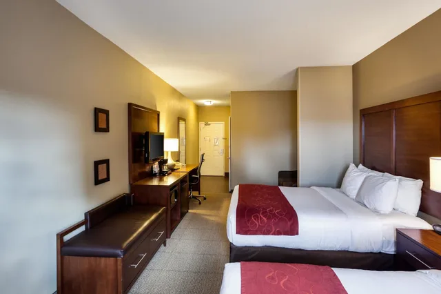جناح بسريرين كوين مع أريكة، Comfort Suites Lincoln North 2/10