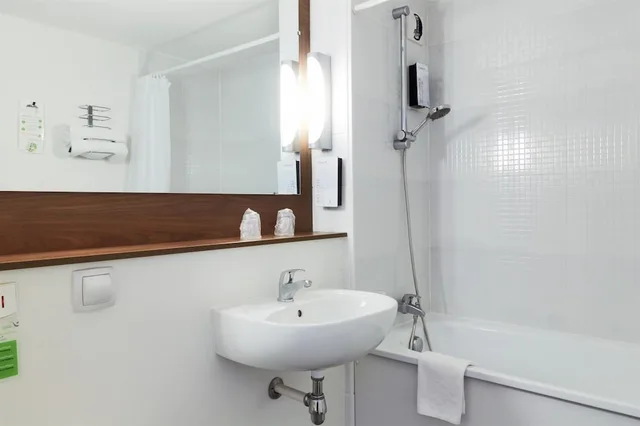 Superior, King Bed, Campanile Lille Ouest Lomme 8/10
