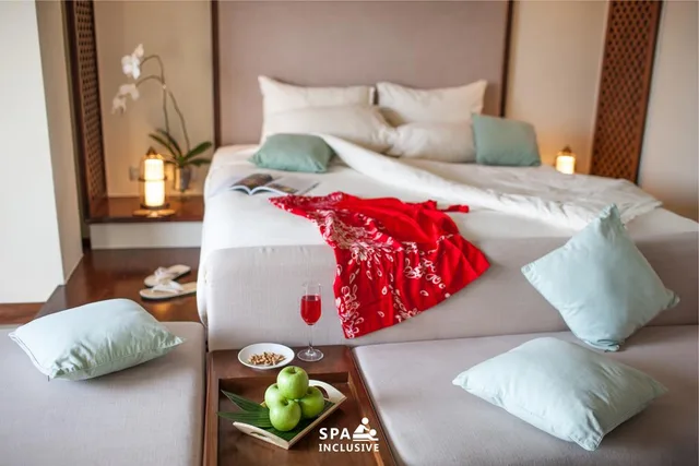 غرفة ديلوكس بسرير مزدوج أو سريرين منفصلين بإطلالة على المسبح، Almanity Hoi An Resort & Spa 2/3