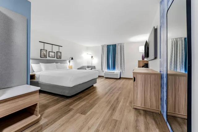 غرفة بسرير كينج لذوي الإعاقة، Sleep Inn & Suites Savannah Tennessee Riverfront 6/10