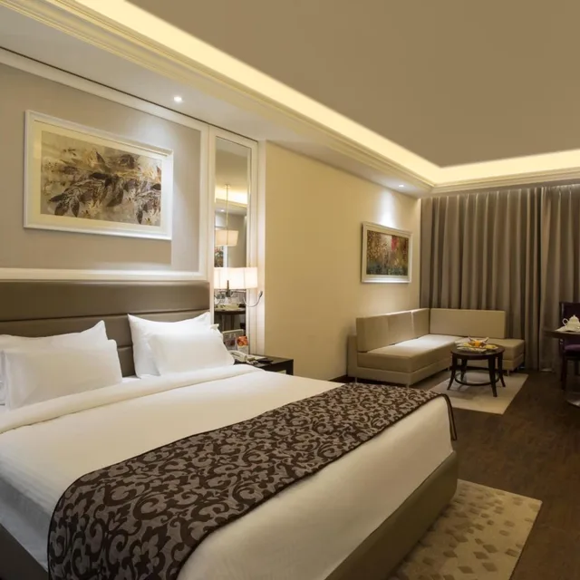 غرفة ديلوكس بسرير مزدوج، Singhania Sarovar Portico 1/4