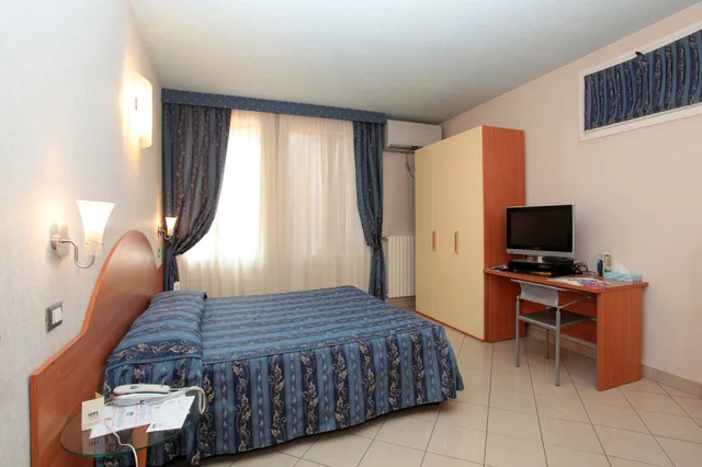 استوديو بأربعة أسرّة في الملحق، Albergo Centrale Bologna 5/10