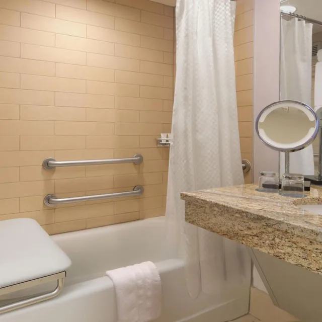 Guest Room, 2 Queen Beds, Club Floor, The Westin Galleria Dallas 2/2