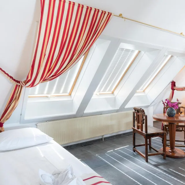 جناح، Hotel Astoria Am Urachplatz 10/10