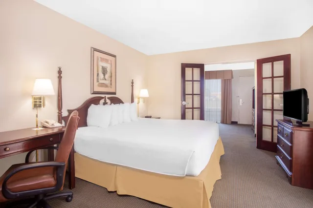 جناح بسرير كينج بغرفة نوم واحدة، Days Inn by Wyndham Metter 2/2