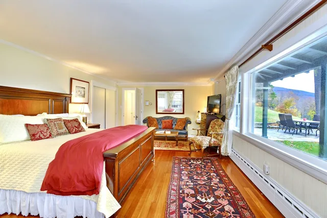 Presidential, Suite, Villa, King Bed, Sofa, Living Area, Pet Friendly, Patio, Kitchen, Wilburton Inn 1/3
