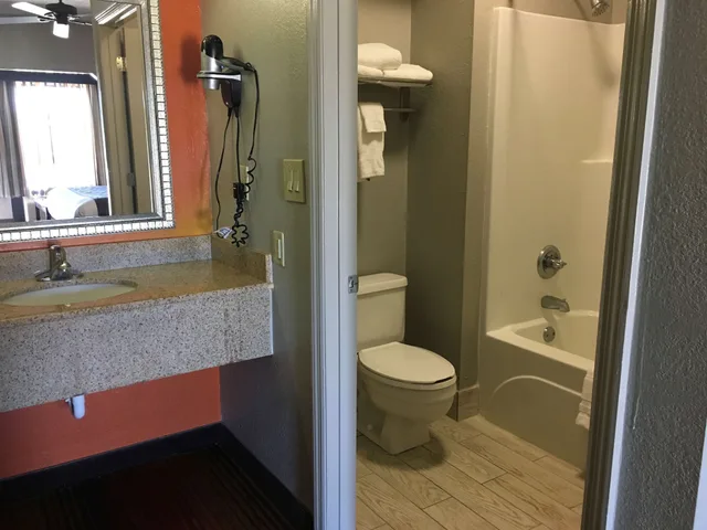 غرفة قياسية بسرير كينج، Best Western Inn Monroeville AL 7/8