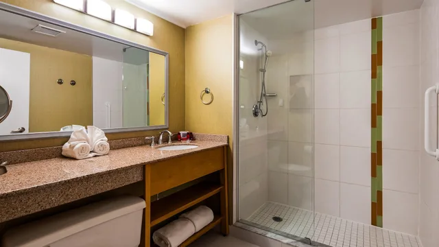 غرفة قياسية بسريرين كوين، Best Western Premier Toronto Airport Carlingview Hotel 4/4