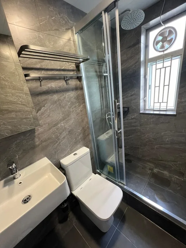 3 Bedrooms, Apartment, 1 Double and 3 Queen Beds, with View، Check Inn Hk - Hostel 4/4