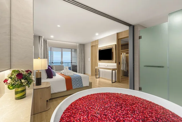1 Bedroom, Regency, Thai, Modern, Suite, King Bed، Royal Cliff Grand Hotel 4/7