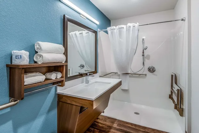 غرفة بسرير كوين لذوي الإعاقة، WoodSpring Suites West Des Moines 6/6