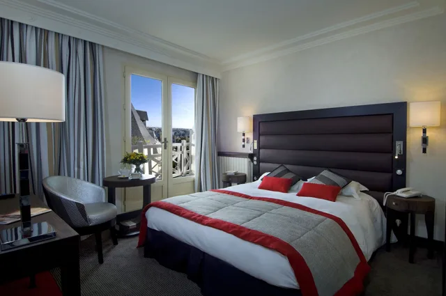 غرفة بسرير مزدوج بإطلالة على المدينة، Le Grand Hotel Des Thermes 5/6