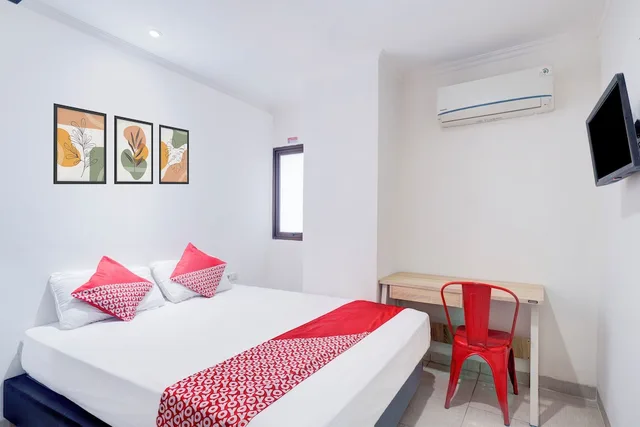 غرفة ديلوكس بسرير مزدوج، Townhouse Oak Gunung Sahari Near Ancol 1/7