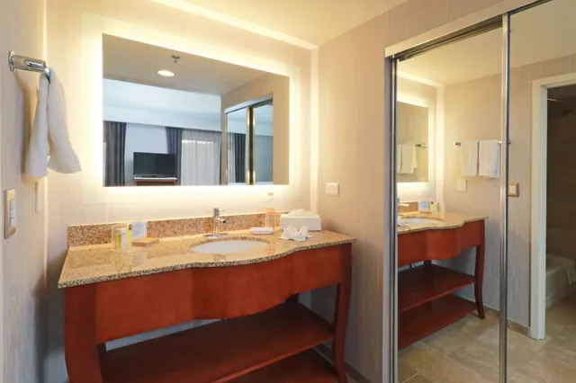 استوديو بسرير كينج مع أريكة، Hampton Inn Chihuahua 4/4