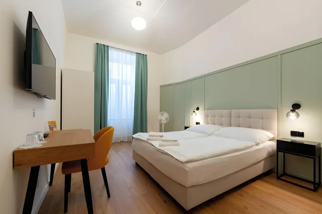 غرفة أساسية بسرير مزدوج لذوي الإعاقة، LUMA TERRA PRAGUE HOSTEL 1/1