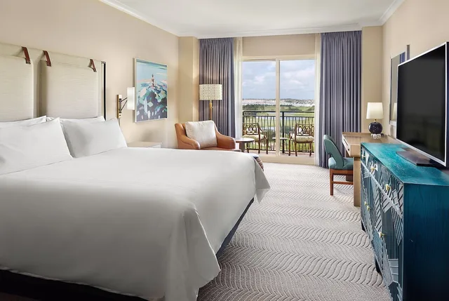 غرفة بريميير بسرير كينج لذوي الإعاقة، Omni Orlando Resort At Championsgate 1/1