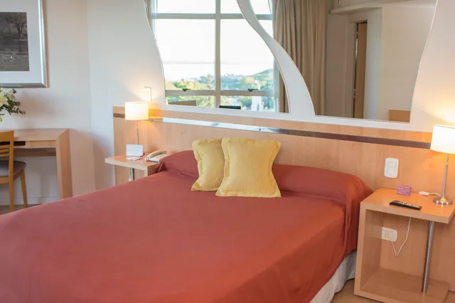 Premium, Double Bed, Maran Suites And Towers 2/3