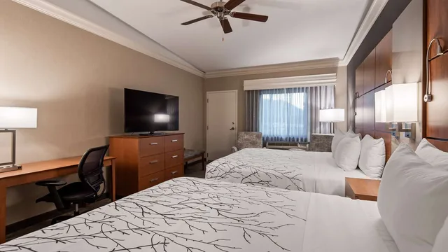 غرفة بسريرين كينج بإطلالة على الجبل، Best Western Plus Silver Saddle Inn 1/4