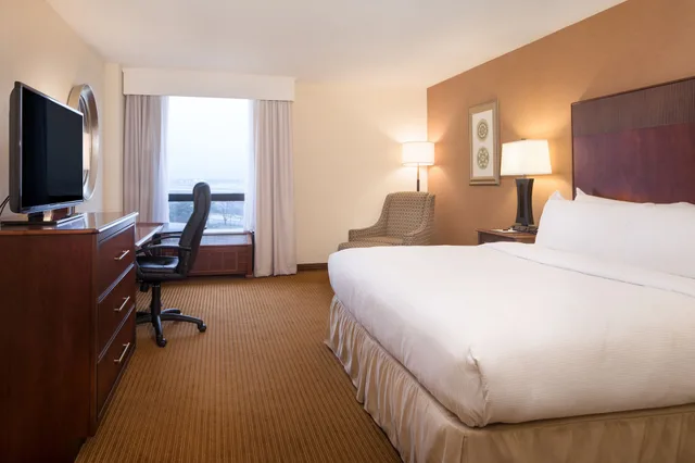 Junior Suite, Studio, King Bed، Hilton Philadelphia Airport 2/7