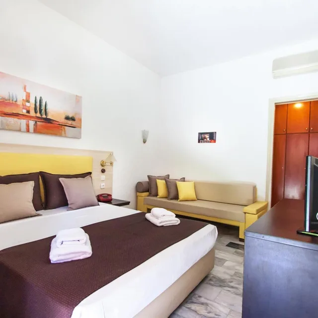 غرفة بسرير مزدوج بإطلالة على الحديقة، Rigas Hotel Skopelos 3/8