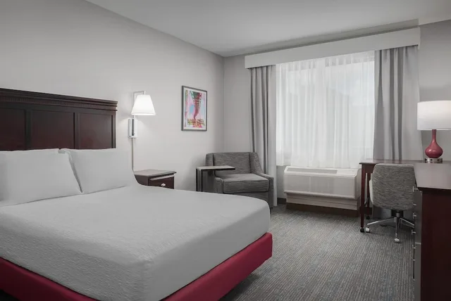 غرفة بسرير كوين لذوي الإعاقة، Hampton Inn Suites By Hilton Omaha Downtown 1/10