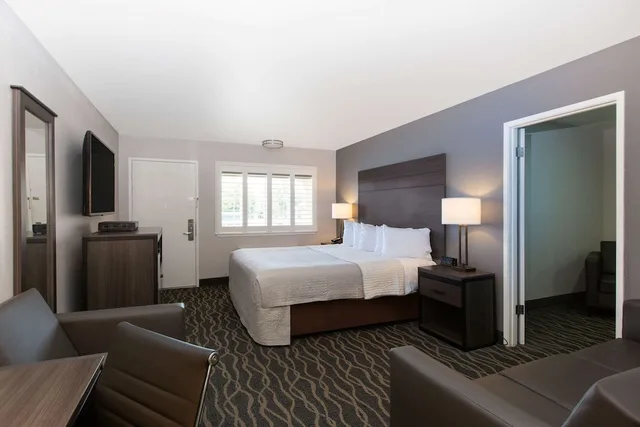 جناح بسرير كينج بغرفتي نوم، Days Inn by Wyndham Ukiah 2/2