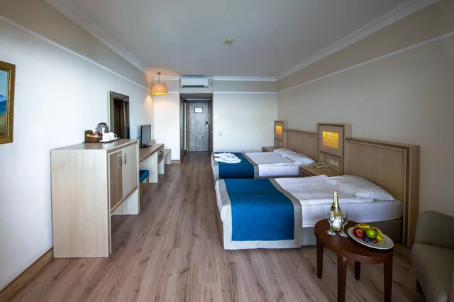 غرفة شهر العسل في المبنى الرئيسي، Utopia World Hotel 6/10