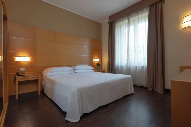غرفة قياسية بسرير كوين، Parma Toscanini 3/9