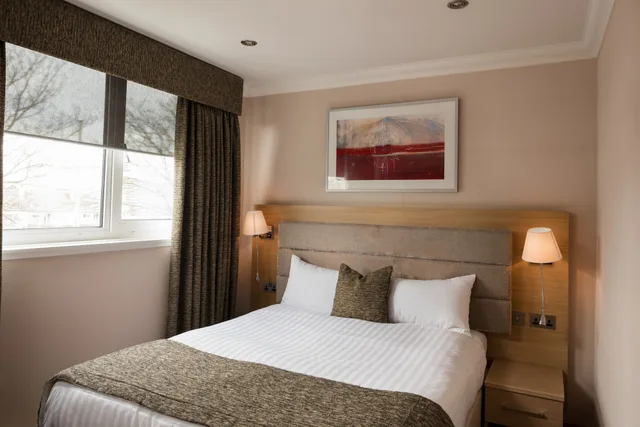 غرفة كلاسيكية ثلاثية بثلاثة أسرّة، Carlton Hotel 1/6