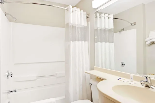 غرفة قياسية بسريرين كوين، Microtel Inn & Suites by Wyndham Urbandale/Des Moines 5/5