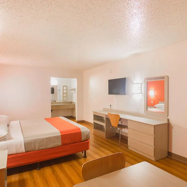 Room, King Bed, Accessible, Motel6 Lawton, OK 1/7