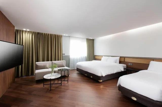 جناح بسريرين كوين بشرفة، Hotel SR Suites Pangyo 1/3