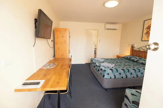 Motel, 1 Double and 1 Single Bed، Bunbury Apartment Motel 4/6