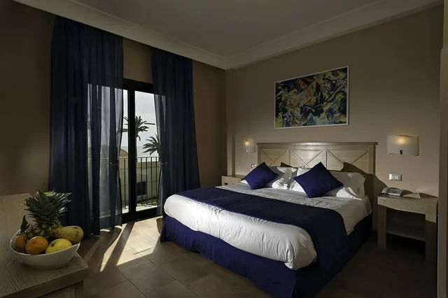 غرفة كلاسيكية بسرير مزدوج بإطلالة على الحديقة، Mahara Hotel 1/6