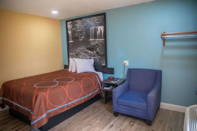 غرفة قياسية بسرير كوين، Super 8 By Wyndham Mountain Home 2/8