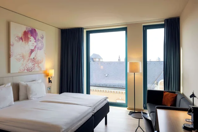 غرفة سوبيريور بسرير كينج وسريرين منفصلين، Scandic Hamburg Emporio 3/9