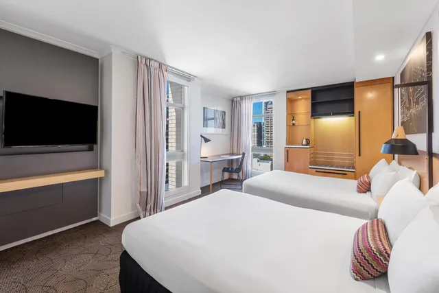 Room, Double Bed, Corner, Mercure Brisbane King George Square 3/5