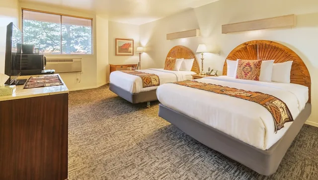Deluxe, 2 Queen Beds, Accessible, Ticaboo Lodge Lake Powell 4/9