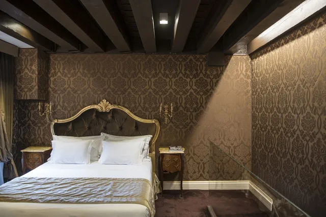 غرفة كلاسيكية بسرير كوين، Nani Mocenigo Palace 3/6
