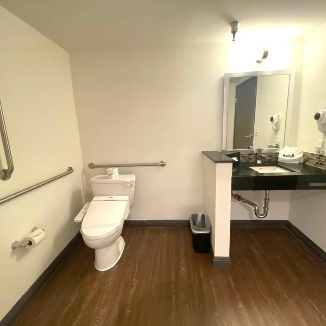 غرفة بسرير مزدوج لذوي الإعاقة، Redac Gateway Hotel 6/7