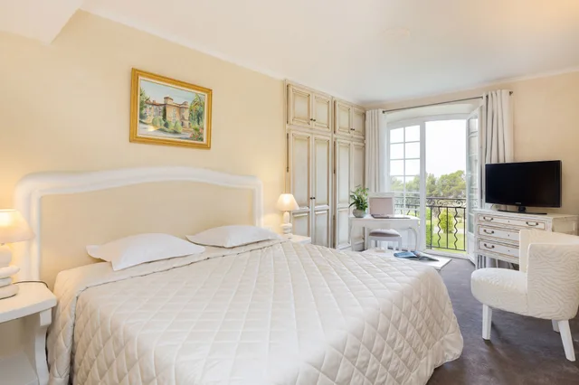 Comfort, Double Bed, Indoor Pool, Sauna, Hot Tub، LA BASTIDE DE TOURTOUR HOTEL & SPA 2/10