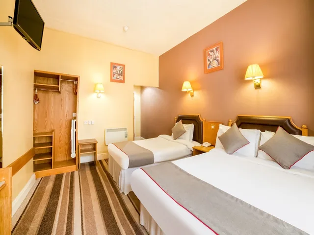 غرفة قياسية ثلاثية، Cardiff Sandringham Hotel 1/8