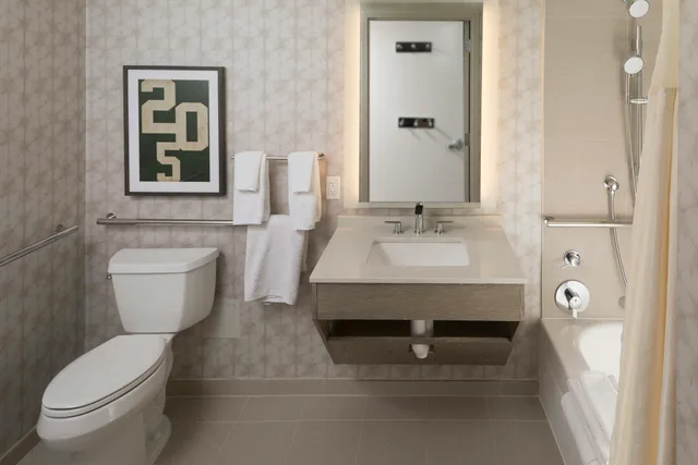 جناح بسرير كينج بشرفة، Hilton Birmingham Downtown at UAB 3/5