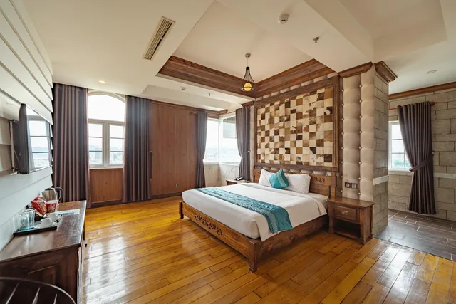 جناح غراند بسرير كينج بإطلالة على النهر بشرفة، Ibiza Riverfront Hotel Da Nang 1/1