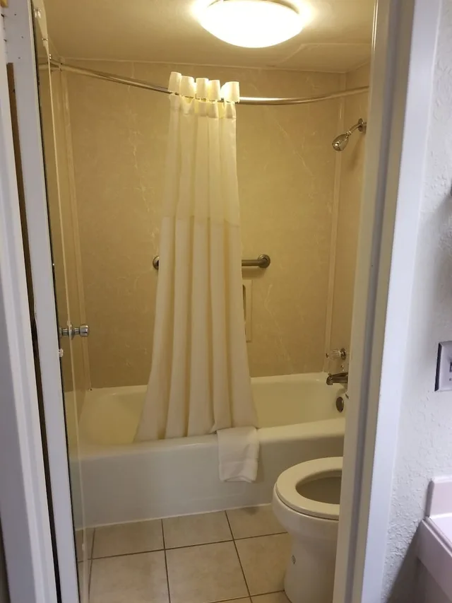 Room, King Bed, Super 8 By Wyndham Longview/North 3/3