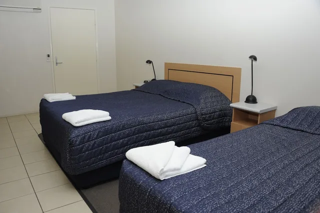 غرفة ديلوكس بسرير كوين وسرير فردي، Sun Valley Motel Biloela 3/5
