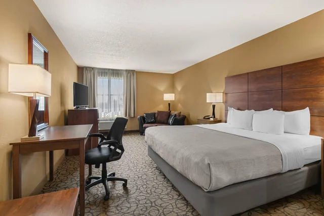 غرفة بسرير كينج، Quality Inn & Suites Manistique, MI 4/10