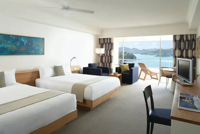 غرفة بسريرين كوين بإطلالة على البحر، Hamilton Island Reef View Hotel 1/1