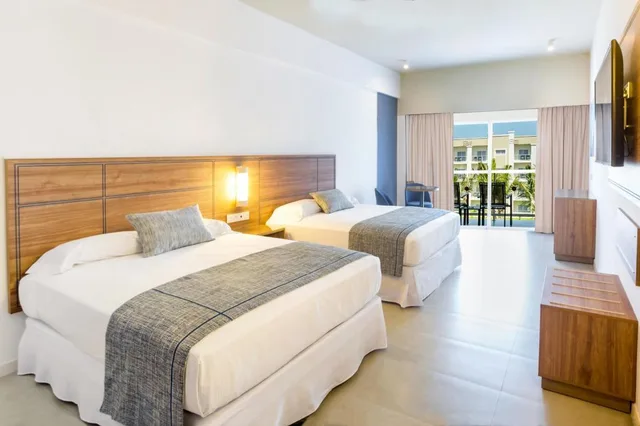 جناح عائلي سوبيريور بسريرين مزدوجين بغرفتي نوم، RIU Emerald Bay All Inclusive 2/4
