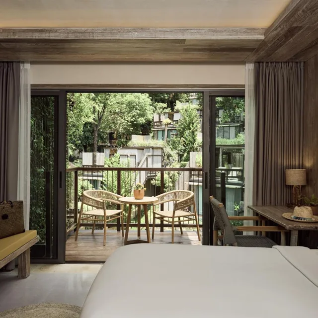 جناح بسريرين منفصلين وسرير كينج بإطلالة على الحديقة بغرفتي نوم، Dinso Resort 8/18